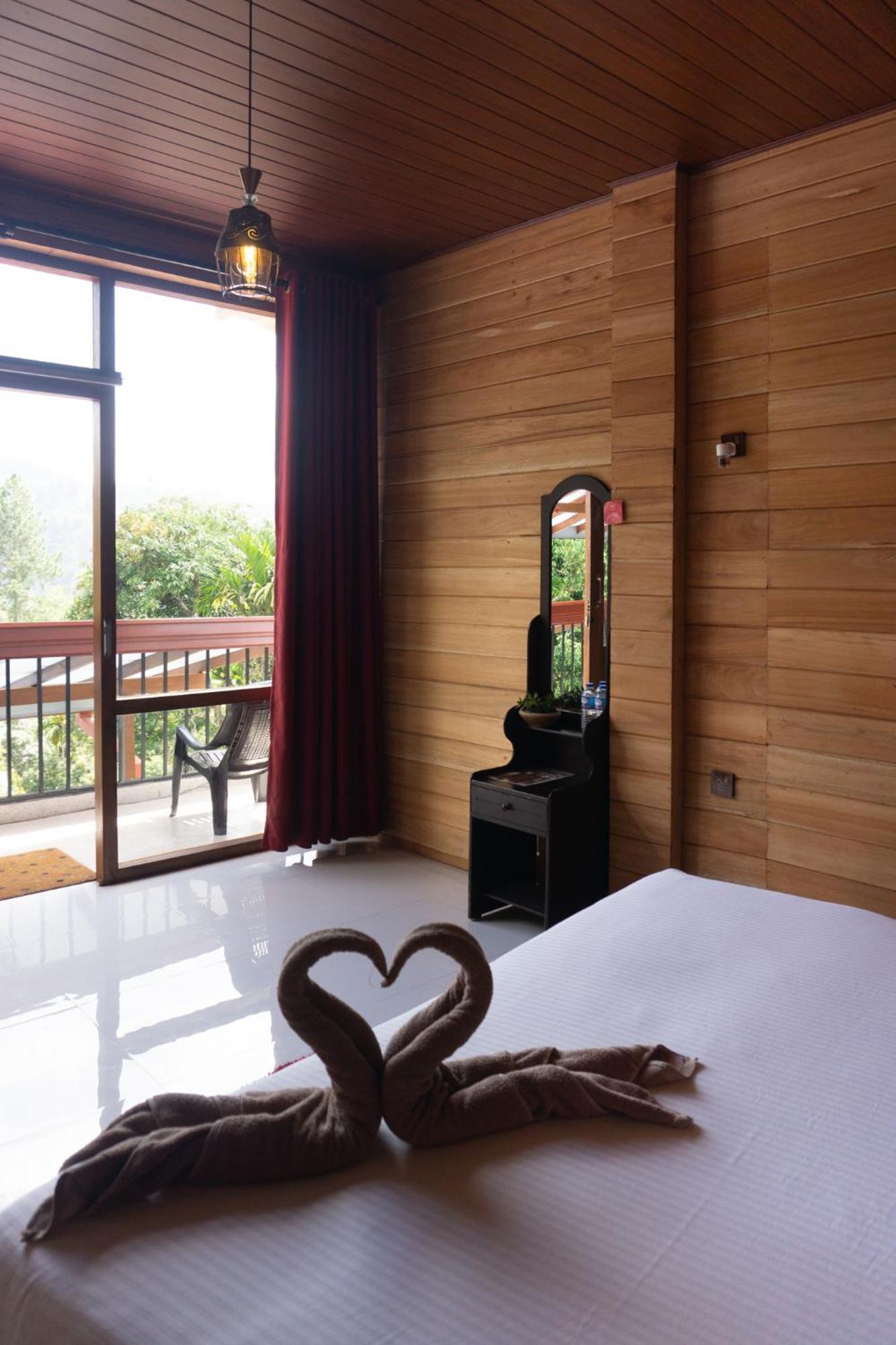 Refresh Inn Ella Bagian luar foto