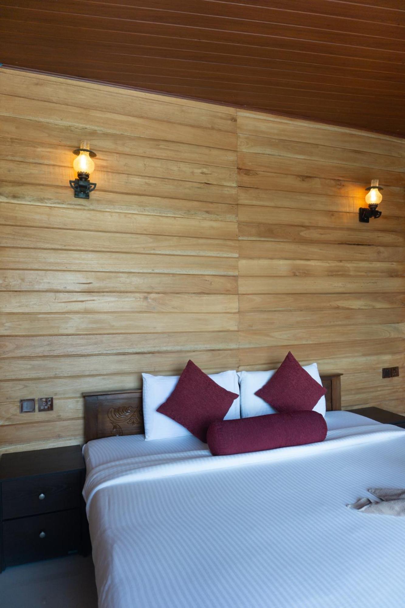 Refresh Inn Ella Bagian luar foto