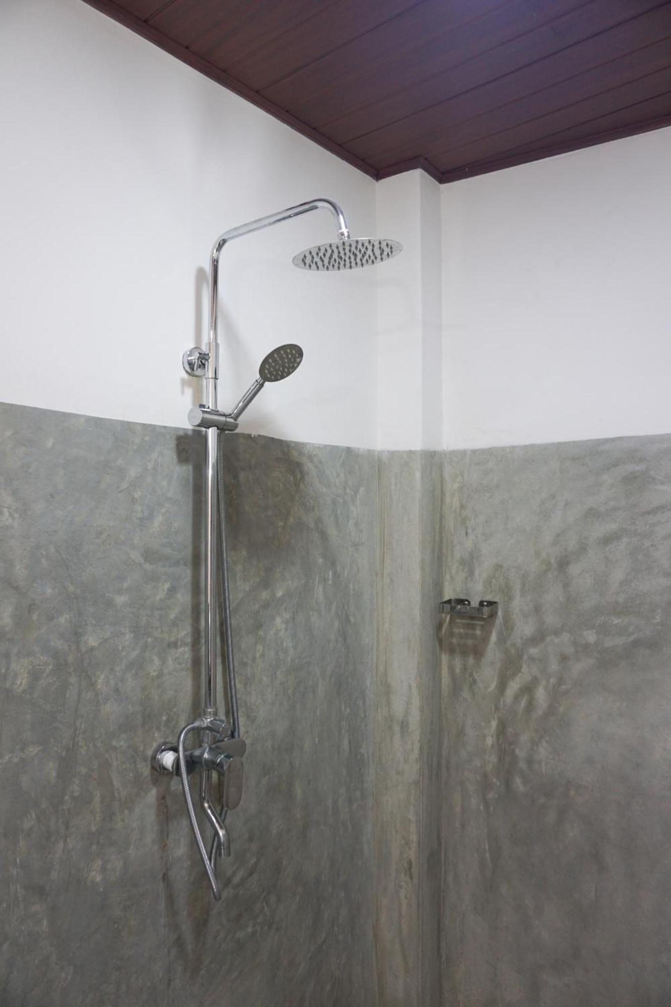 Refresh Inn Ella Bagian luar foto