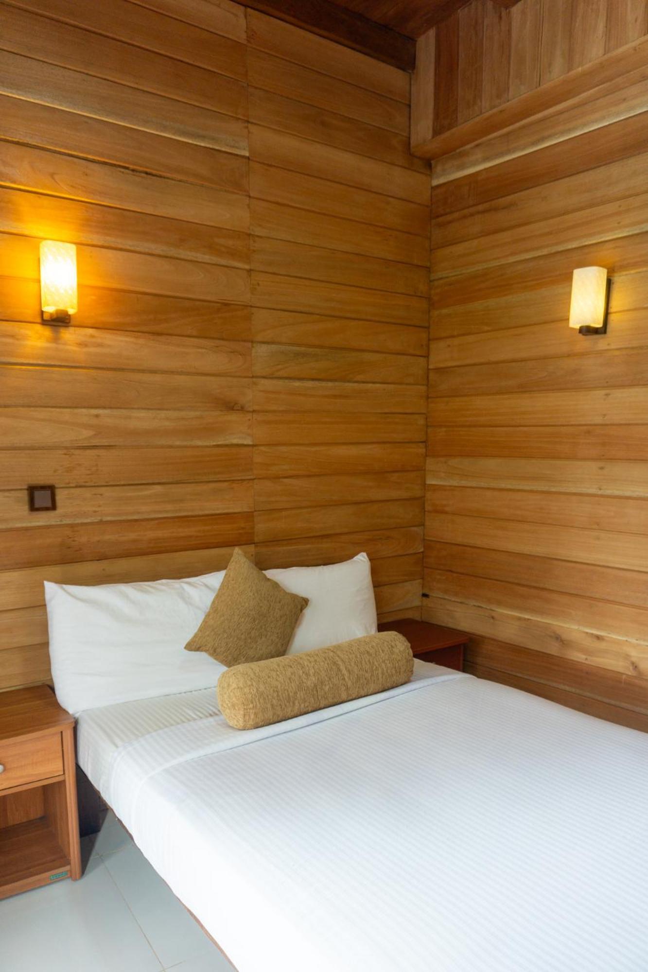 Refresh Inn Ella Bagian luar foto